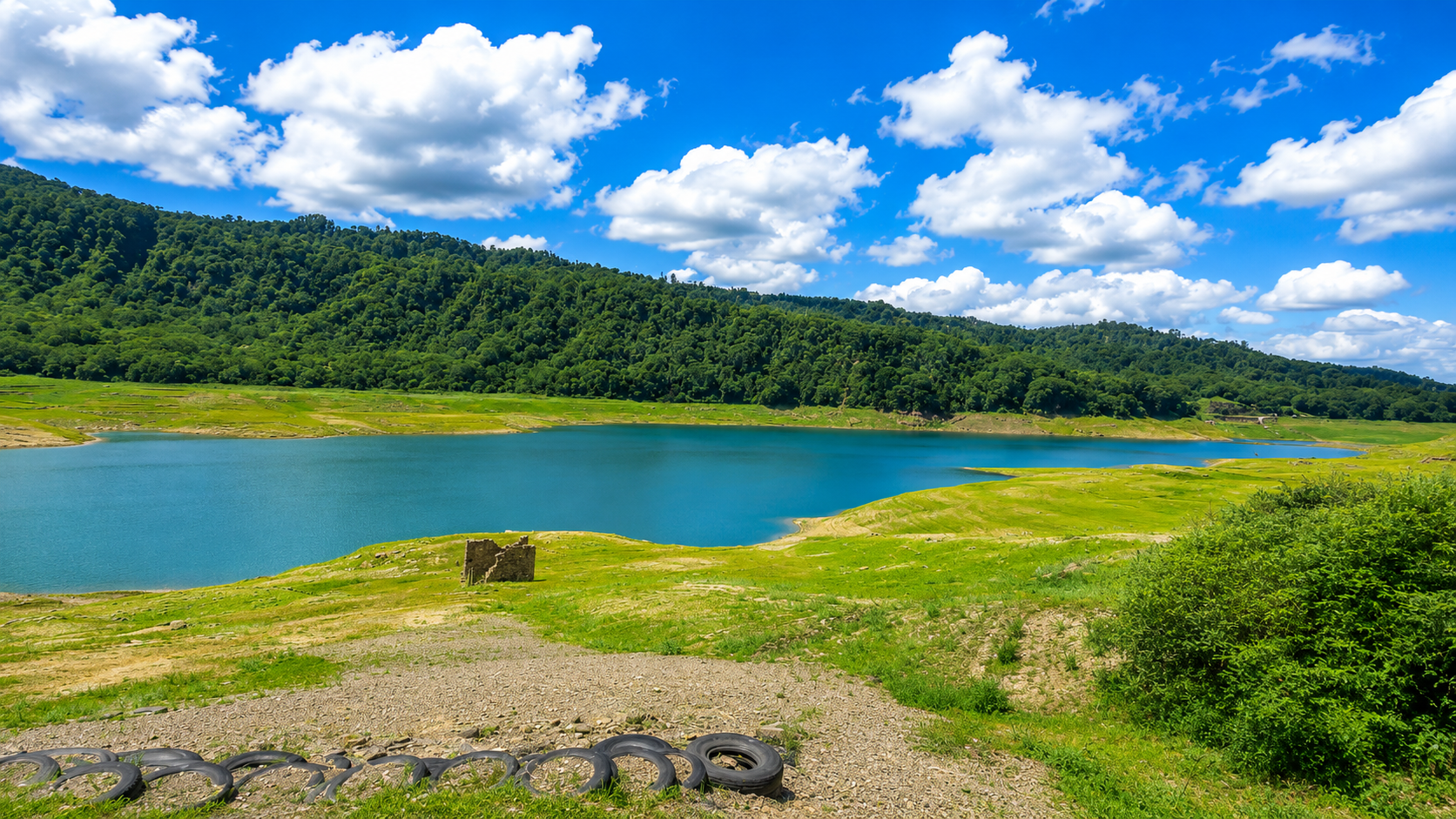 Kadadora Viharaya peaceful surroundings